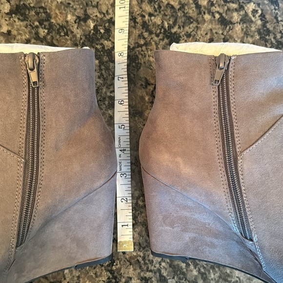 Report Maylee Grey wedge bootie NIB 9 - Picture 8 of 8